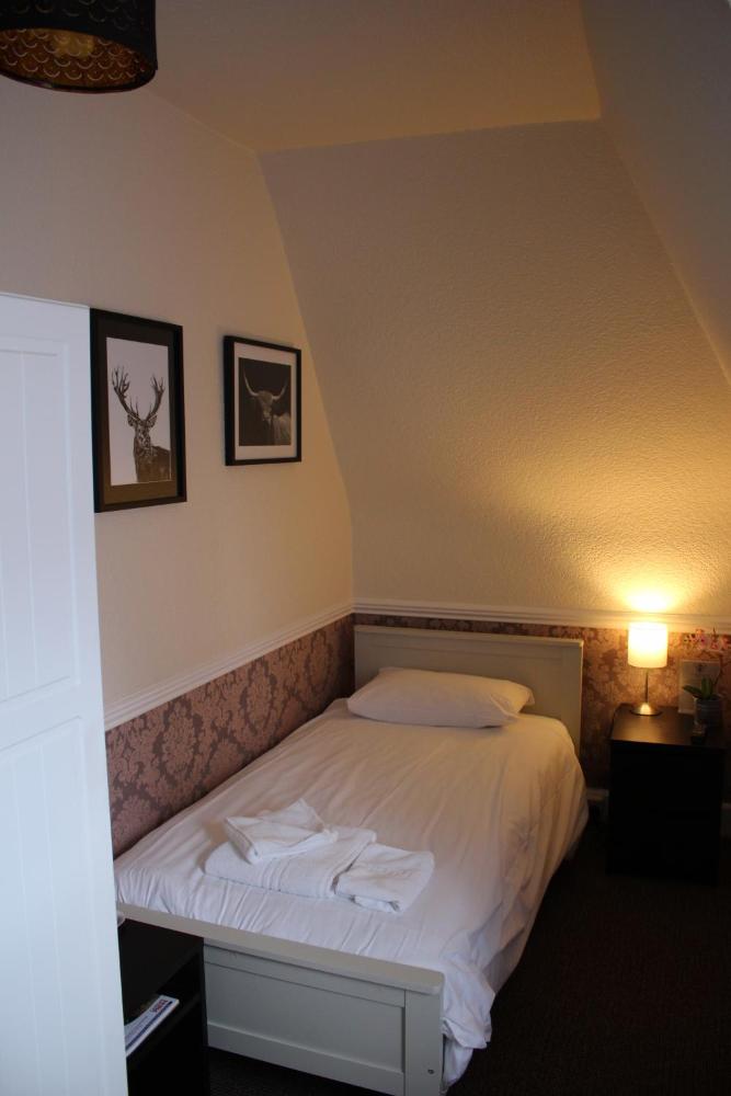 Single Room with Shared Bathroom